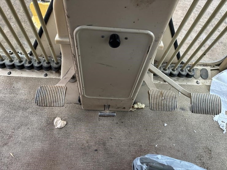 2005-caterpillar-143h-image-54