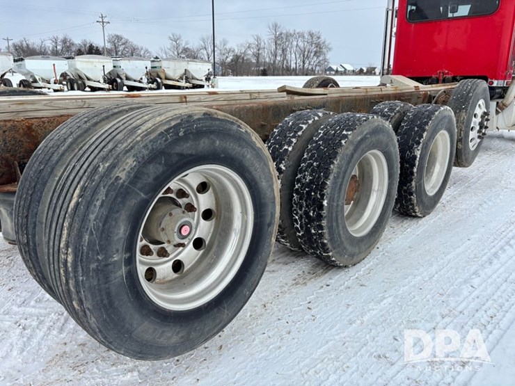 peterbilt-365-image-53