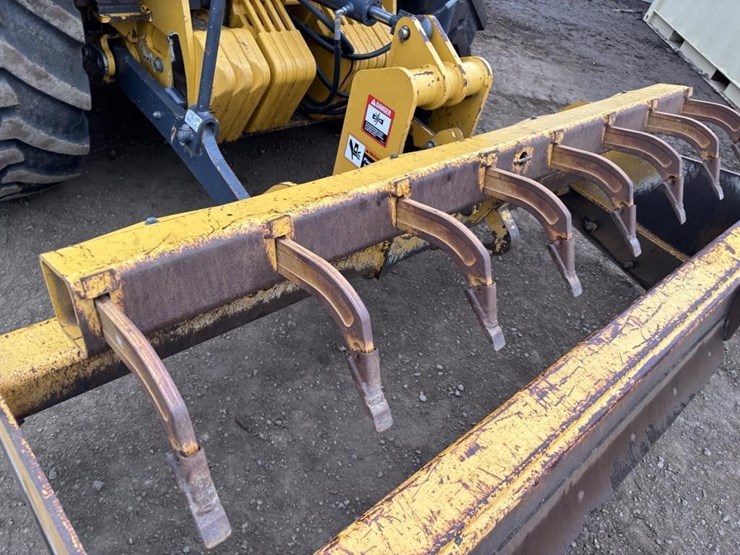 2017-deere-210l-image-21