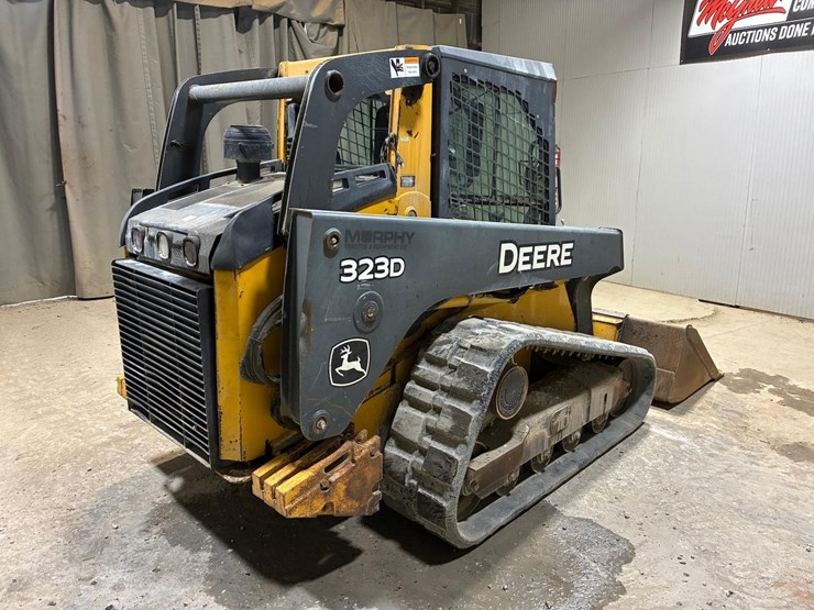 deere-323d-image-5