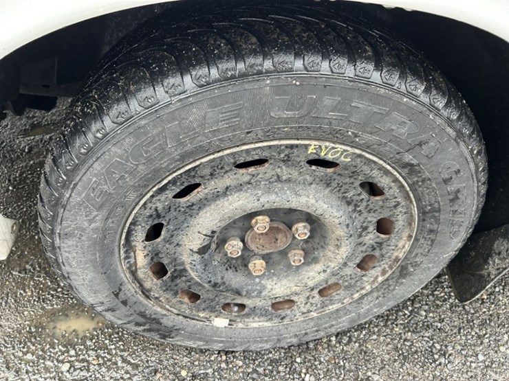 2004-ford-crown-victoria-sedan-image-9