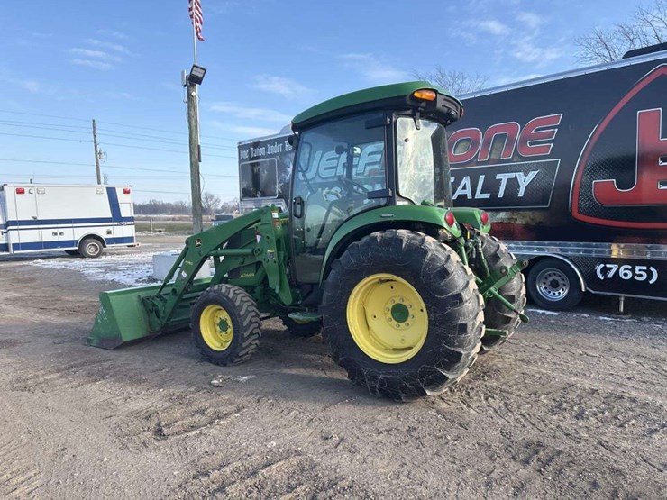 john-deere-4044r-loader-tractor-image-2