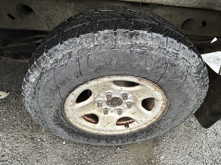 2003-chevrolet-silverado-pickup-image-11