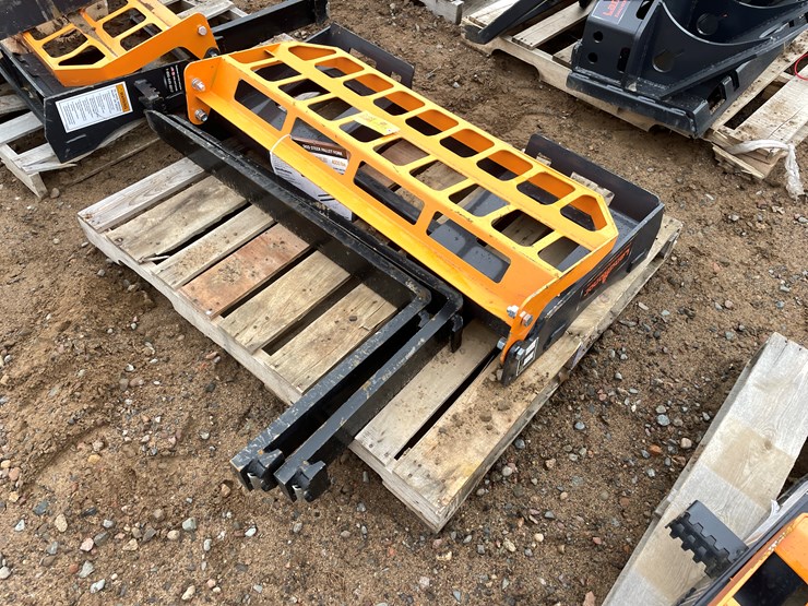 #2058-•-unused-2025-landhonor-pallet-fork-attachment-image-2