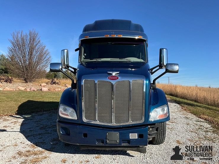 2020-peterbilt-579-image-2