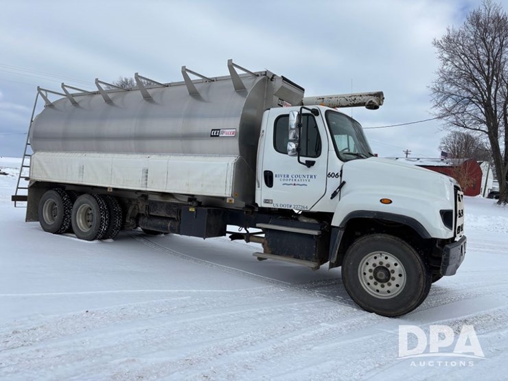 freightliner-114sd-image-20