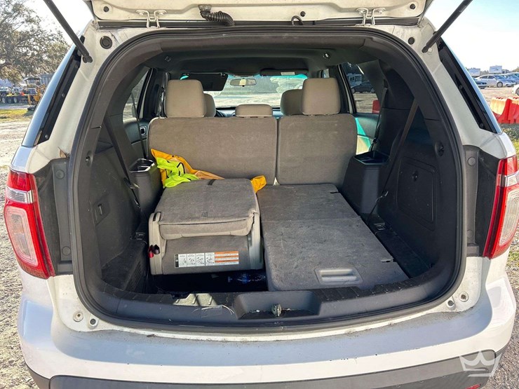 2013-ford-explorer-suv-image-22