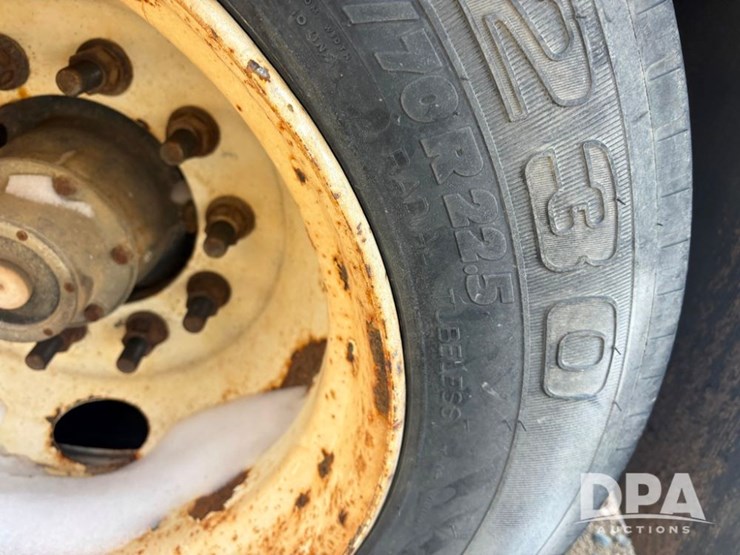 2007-neville-trailer-image-37