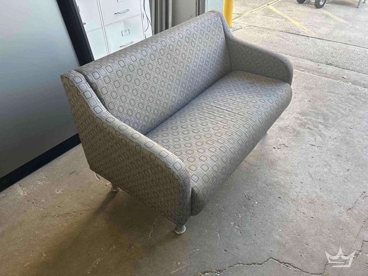 office-couches-and-chair-image-7