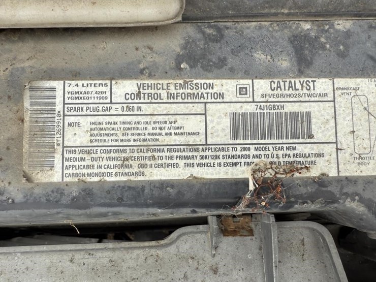 2000-gmc-3500-image-17