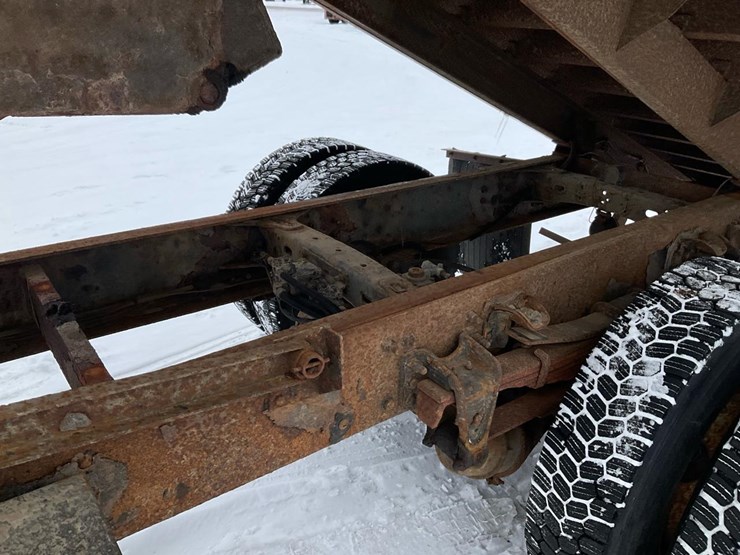 2000-freightliner-fl70-image-56