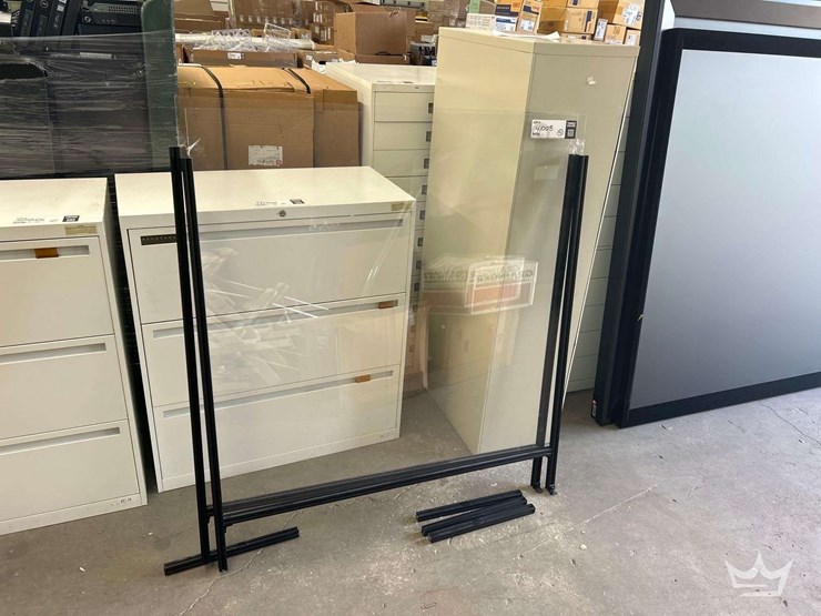 two-plexiglass-dividers-image-3