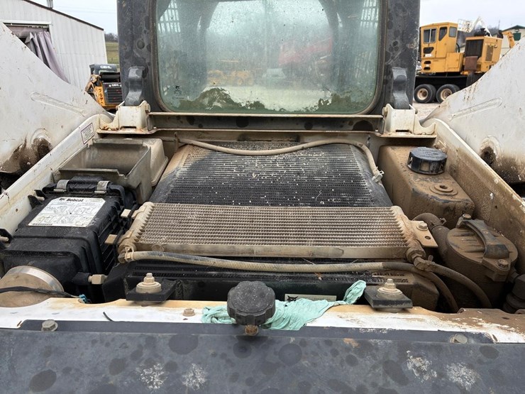 2016-bobcat-t740-image-19