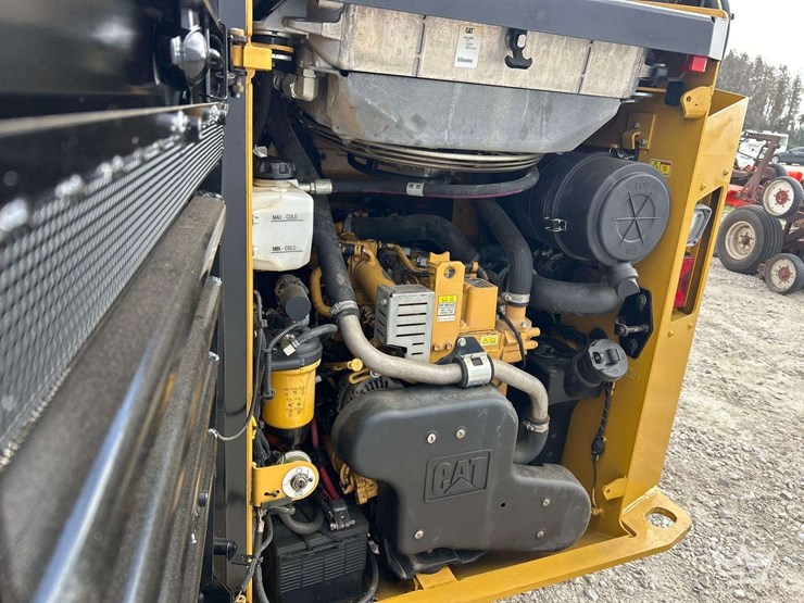 compact-track-loader-skid-steer-image-8