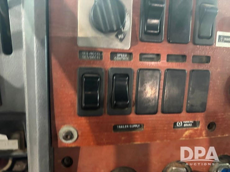 1993-mack-ch613-image-54