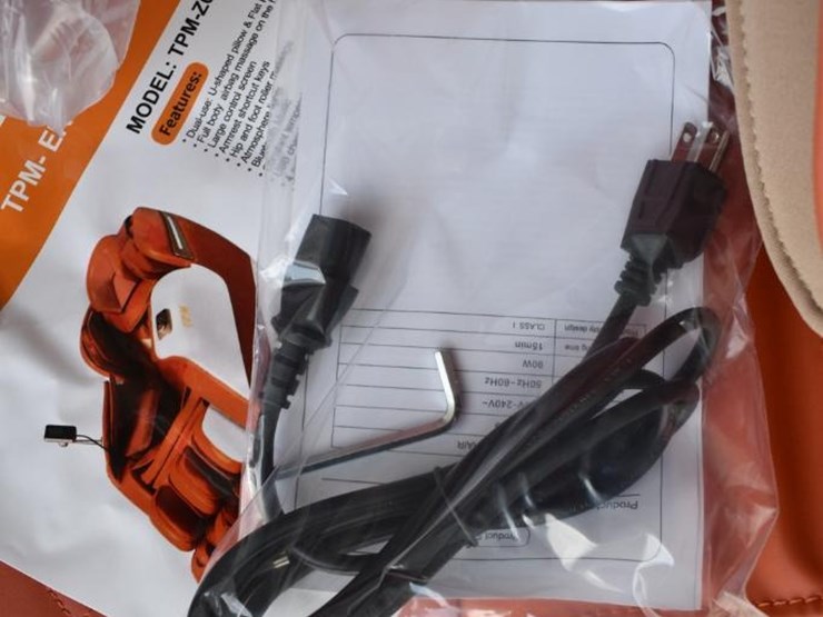 tpm-tpm-tp-z69full-body-massage-chair,-orange-&-white,-usb-port-image-8