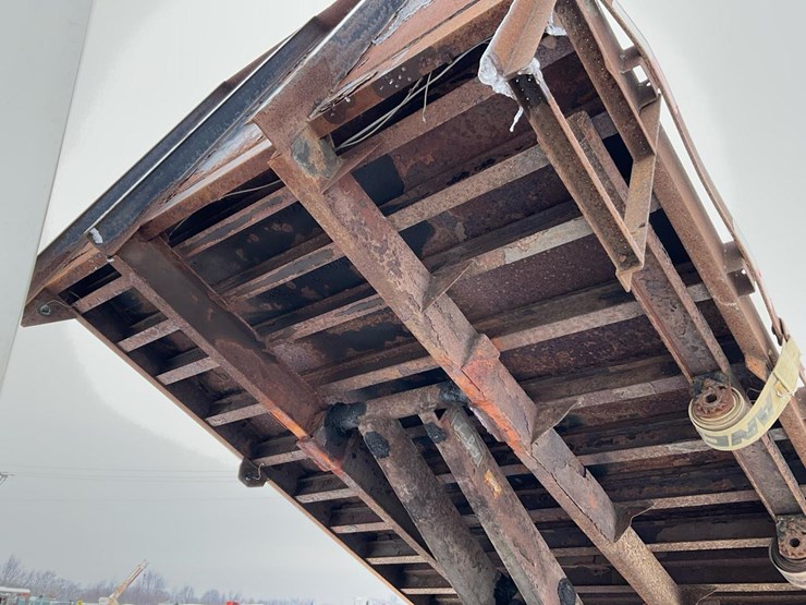 2000-freightliner-fl70-image-49