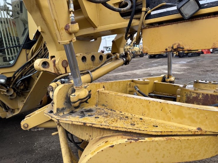 2006-caterpillar-143h-image-16