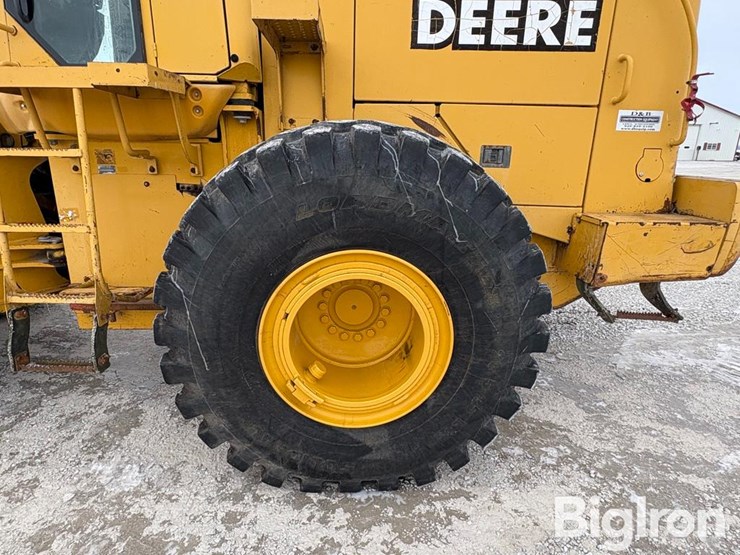 deere-744h-image-10