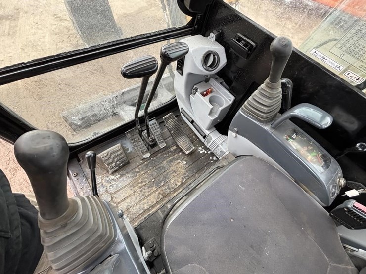 caterpillar-305.5e2-image-28