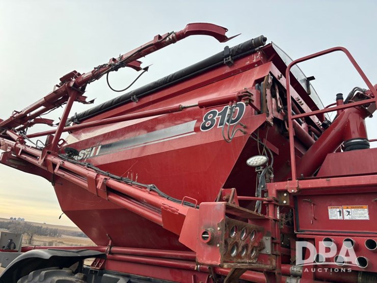 2018-case-ih-810-image-44
