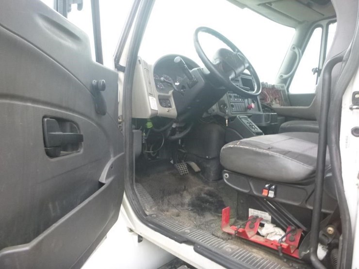 2010-international-durastar-4400-image-10