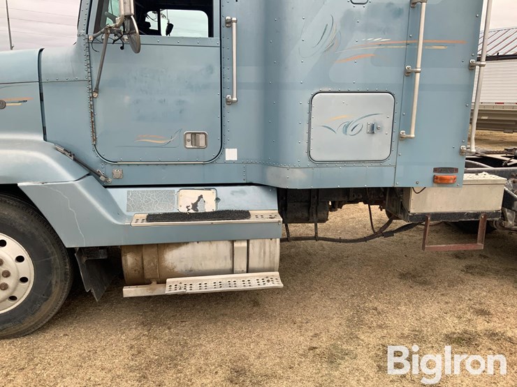 1992-freightliner-fld120-image-11