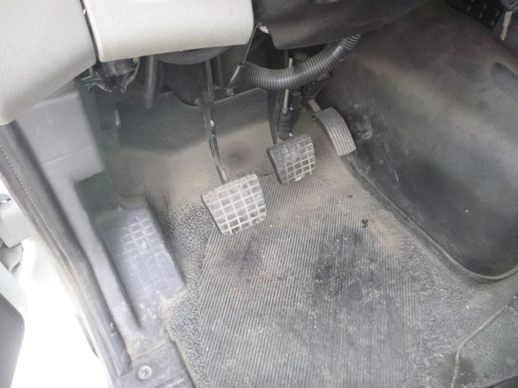 international-7600-image-24