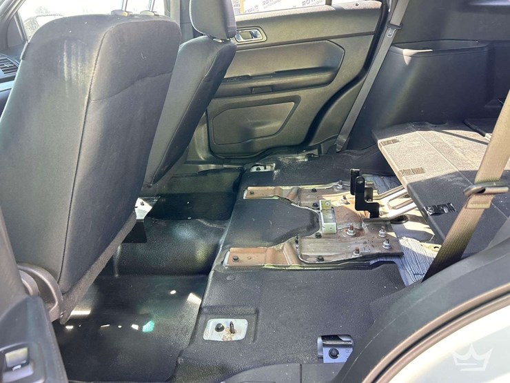 2014-ford-explorer-suv-image-22