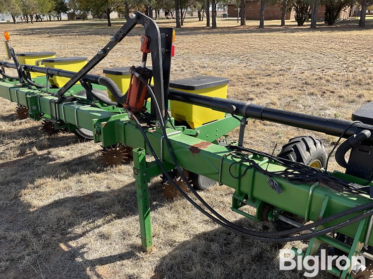 john-deere-1700-image-12