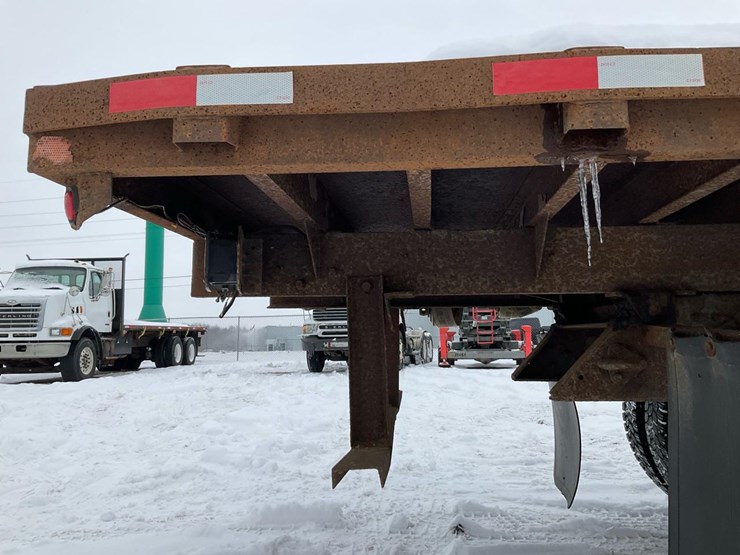 2000-freightliner-fl70-image-39