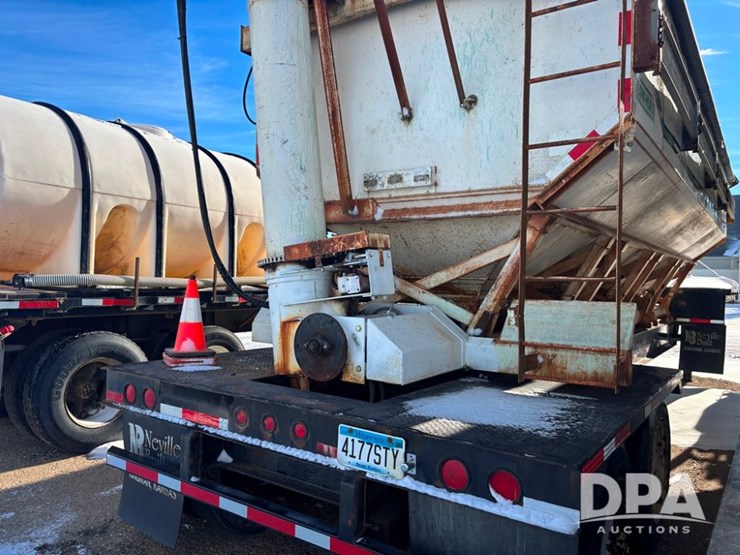 2007-neville-trailer-image-7