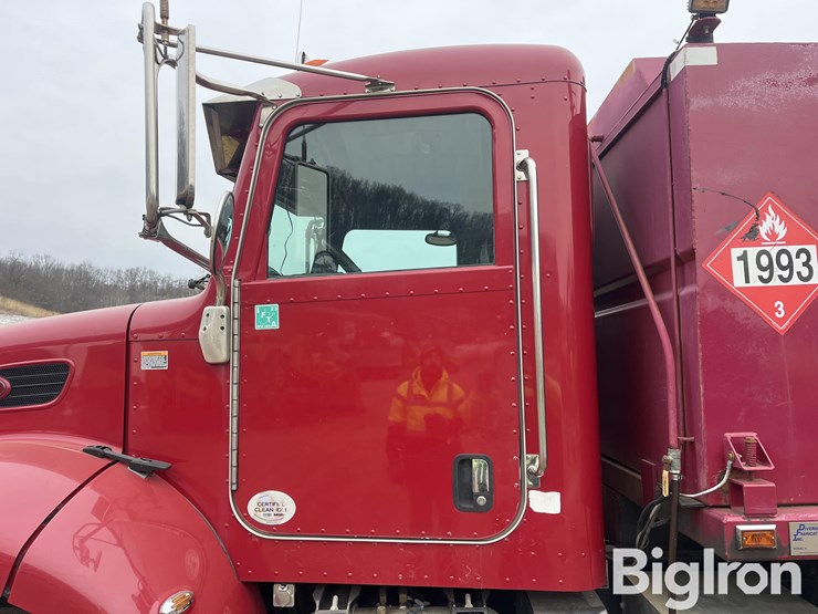 2012-peterbilt-pb337-s/a-lube-&-fuel-truck-image-9