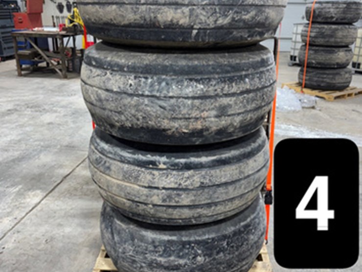 implement-tires-(lt1474,-unit-4)-image-1
