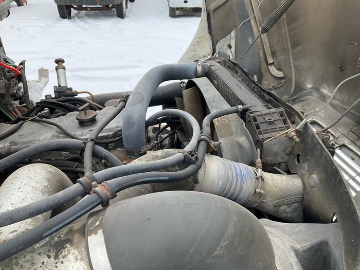 2000-freightliner-fl70-image-74