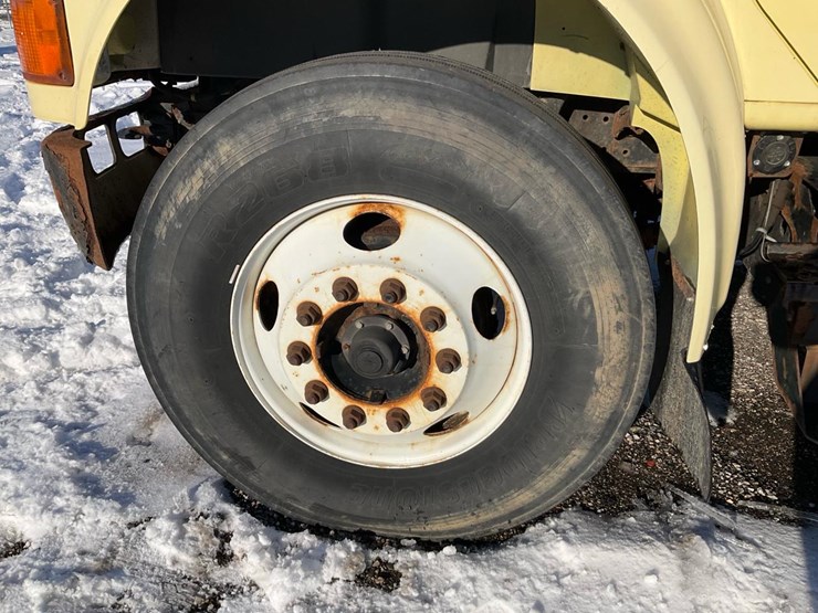 international-4900-image-16