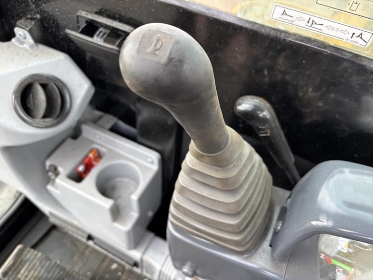 caterpillar-305.5e2-image-32