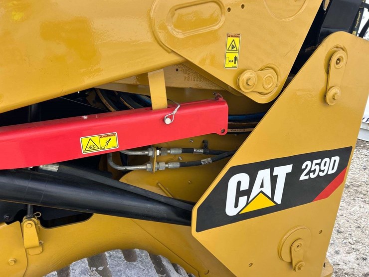 compact-track-loader-skid-steer-image-21