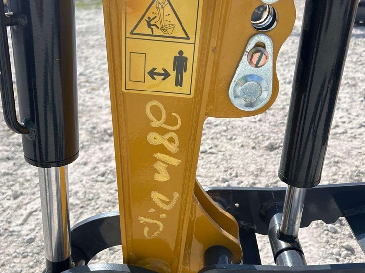 2025-cfg-industrial-qk18r-mini-excavator-image-15