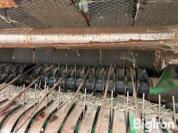 john-deere-560m-image-10