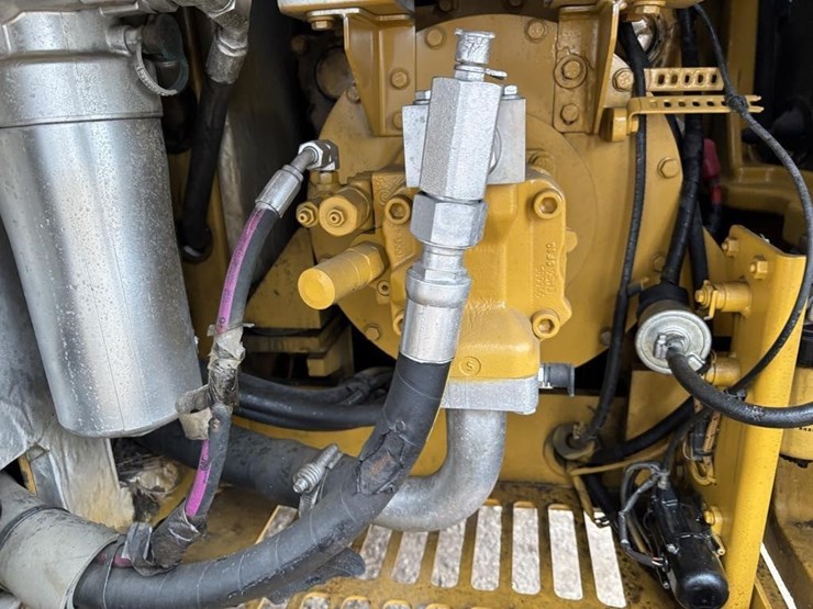 2023-caterpillar-305.5e2-image-45