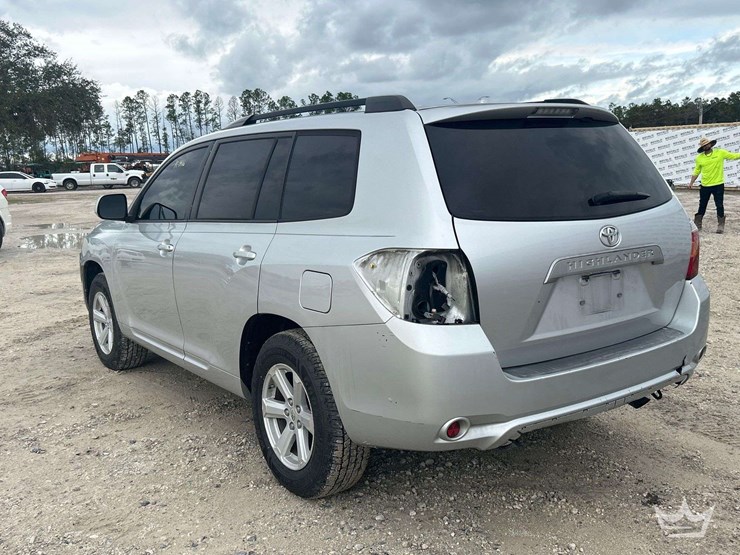 2010-toyota-highlander-suv-image-4