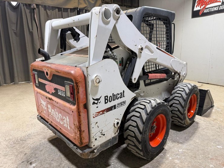 2015-bobcat-s650-image-5