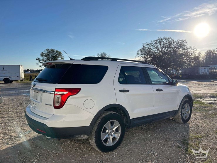 2013-ford-explorer-suv-image-3