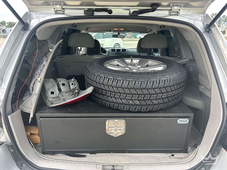 2010-toyota-highlander-suv-image-23