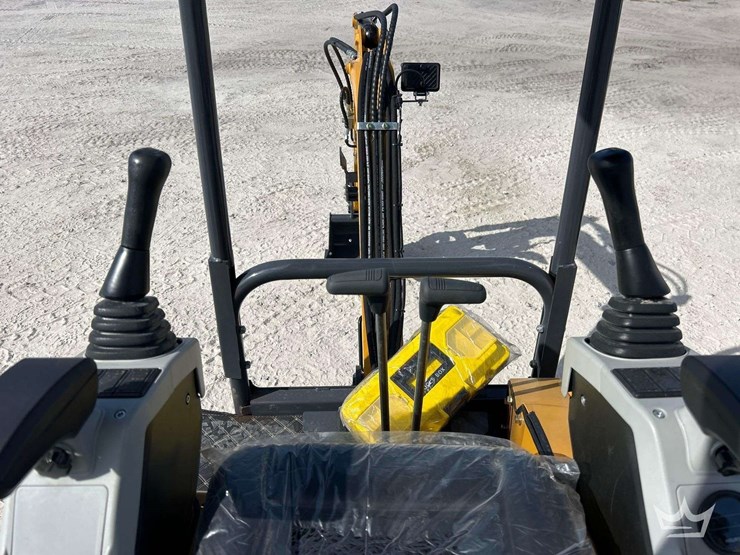 2025-cfg-industrial-qk18r-mini-excavator-image-7