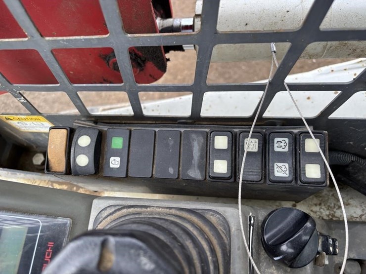 2016-takeuchi-tl8-image-27