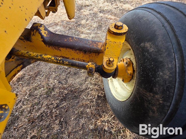 john-deere-380-image-19