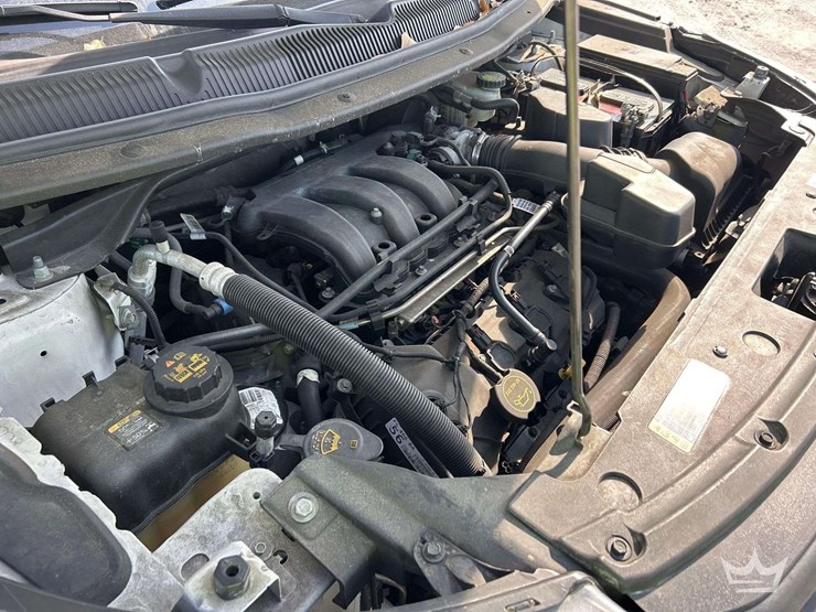 2016-ford-explorer-awd-suv-image-9