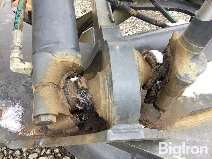 2013-deere-672g-image-17